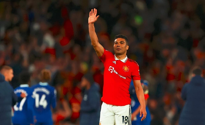 卡塞米罗离队引发球迷深情挽留 妻子现场落泪