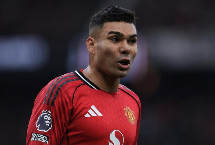 卡塞米罗离队引发球迷深情挽留 妻子现场落泪