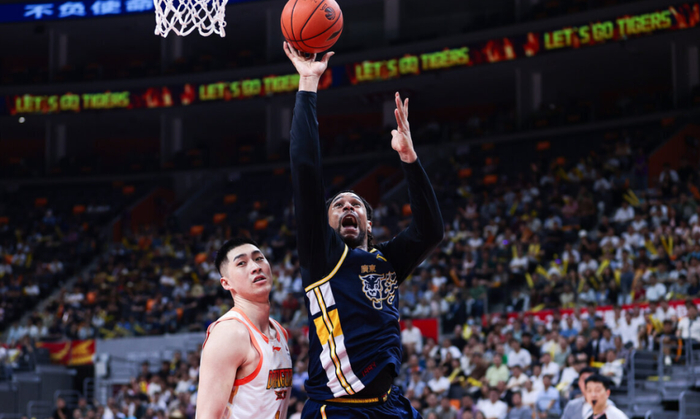 广东男篮主场力克江苏男篮 继续稳居联赛第三