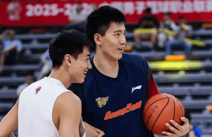 广东男篮半场领先终遭逆转 福建队三分雨终结常