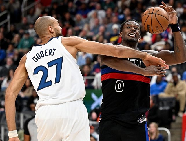 雷霆队43分大胜湖人暂居西部榜首 马刺11连胜领跑