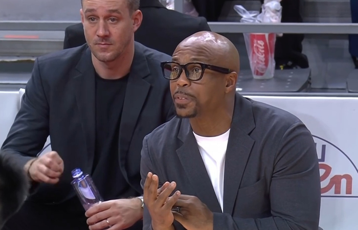 广州龙狮遭广东男篮逆转无缘八强 徐昕NBA邀约引