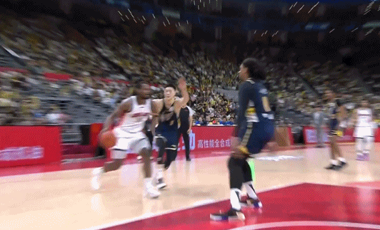 广州龙狮遭广东男篮逆转无缘八强 徐昕NBA邀约引